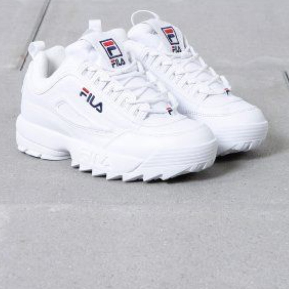 White fila sneakers/ tennis shoes